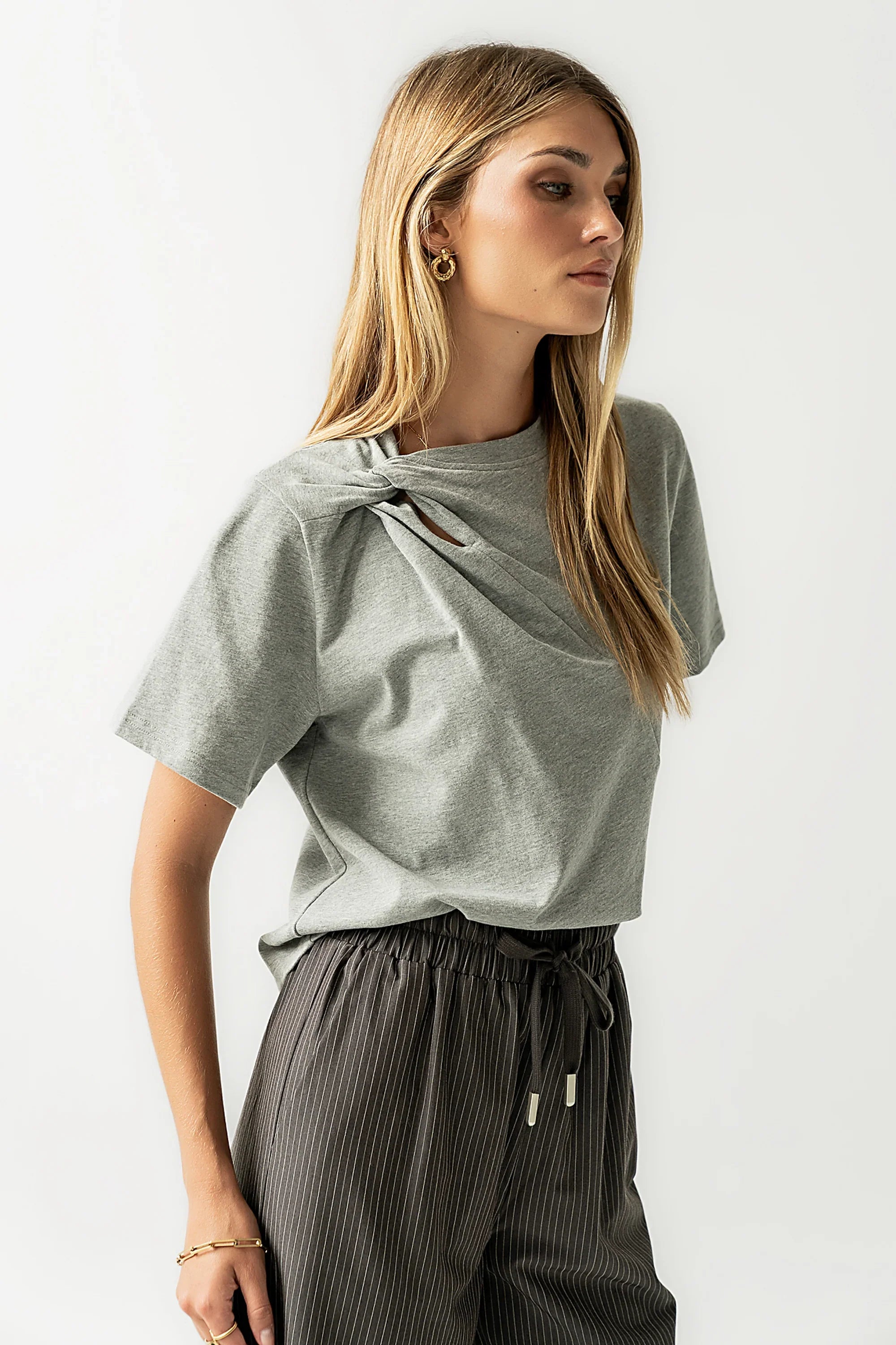 Posie Knot Tee in Heather Grey